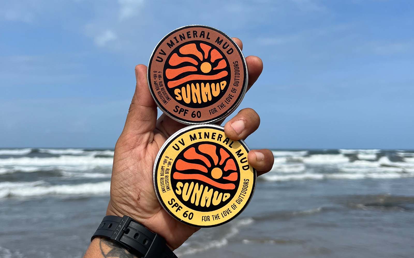 Sunmud cans photo on the beach